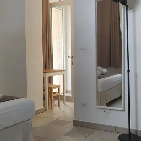 Dimora Monsignore Apartment *